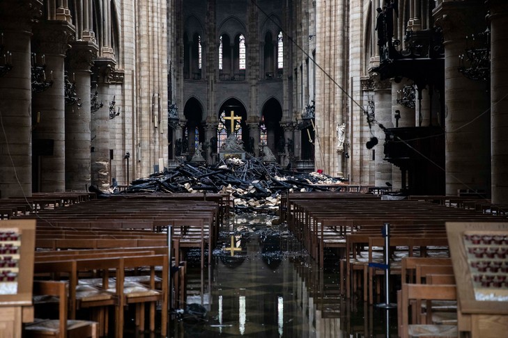 Températures atteintes par la charpente de Notre-Dame de Paris dans l’incendie du 15 avril 2019 déterminées par paléothermométrie Raman